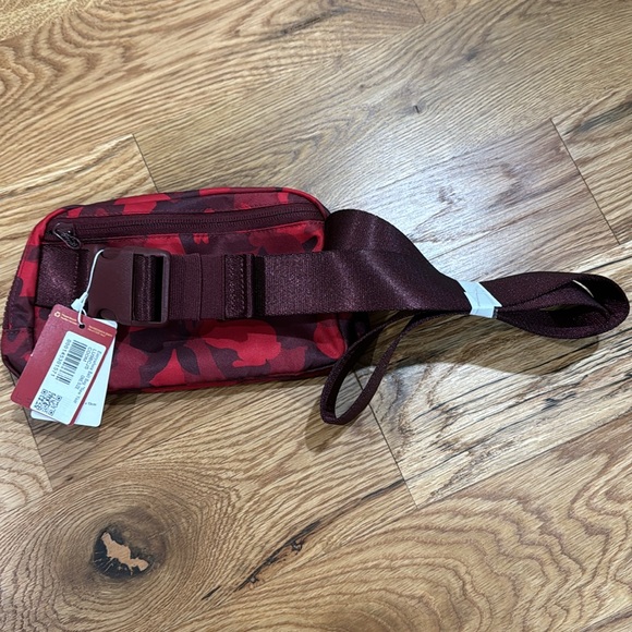 NWT Lululemon Lunar New Year 1L Everywhere Belt Bag - Picture 5 of 7